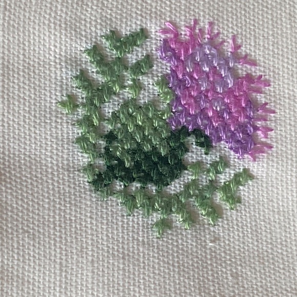 Vintage linen hand embroidered Scottish thistles linens. Set of 4 - Picture 12 of 16
